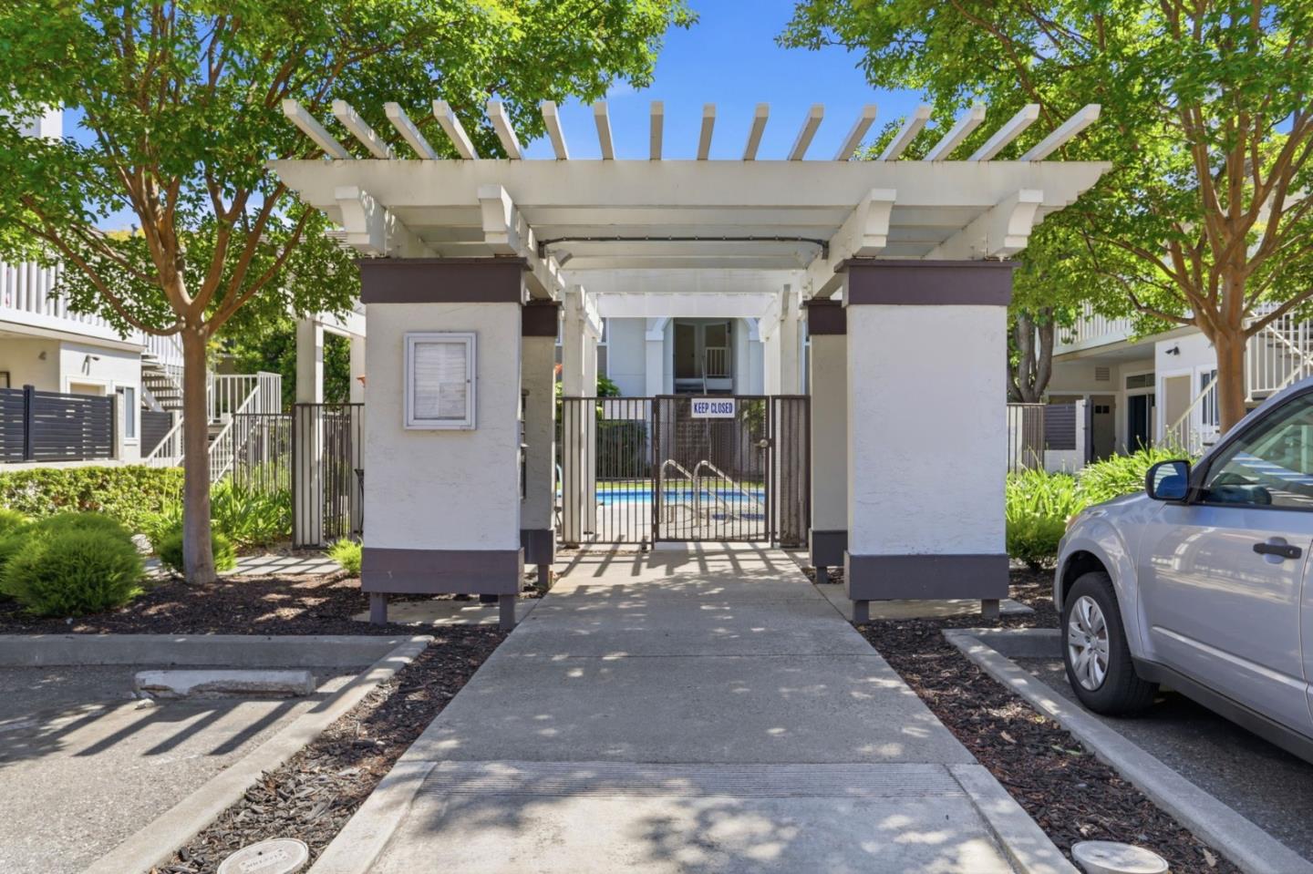 2968 Moorpark Avenue 17