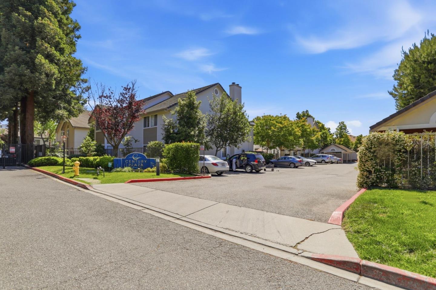 2968 Moorpark Avenue 17
