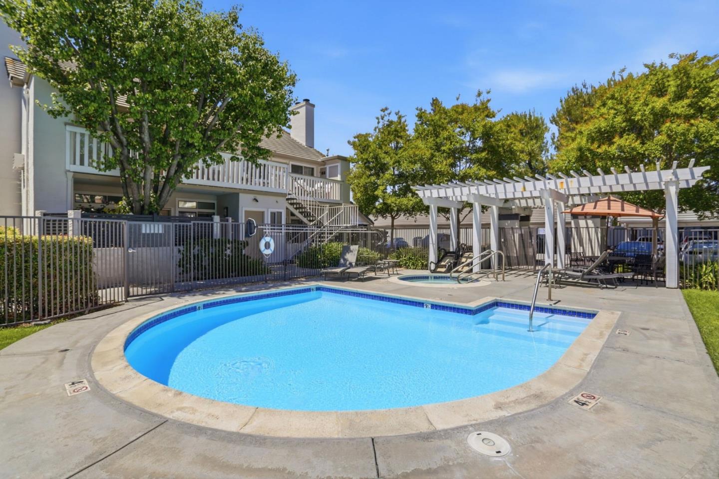 2968 Moorpark Avenue 17