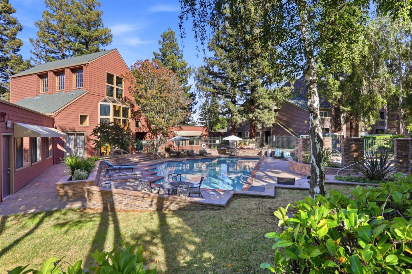 1211 Yarwood Court