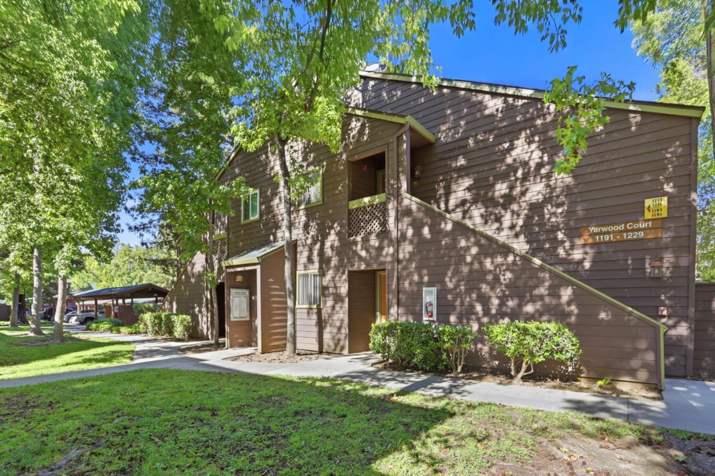 1211 Yarwood Court