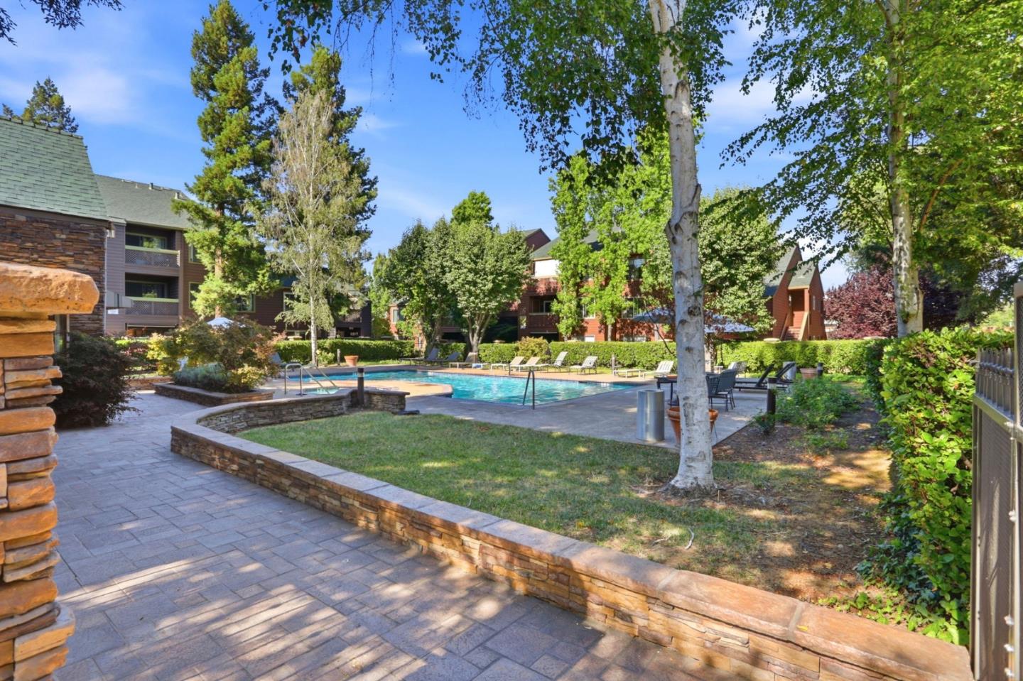 1211 Yarwood Court
