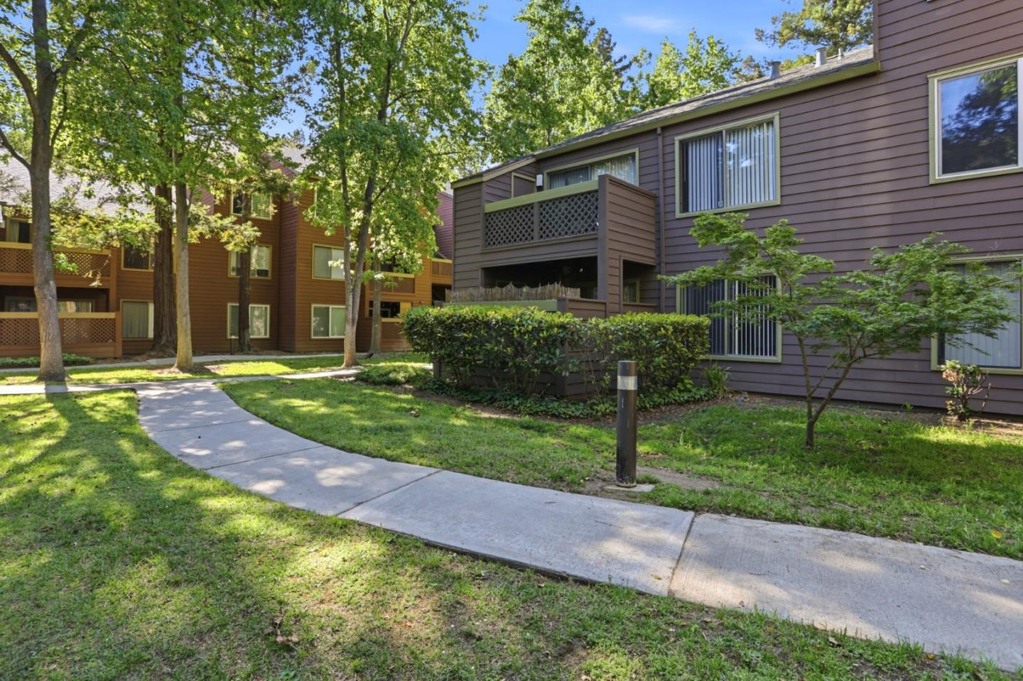 1211 Yarwood Court