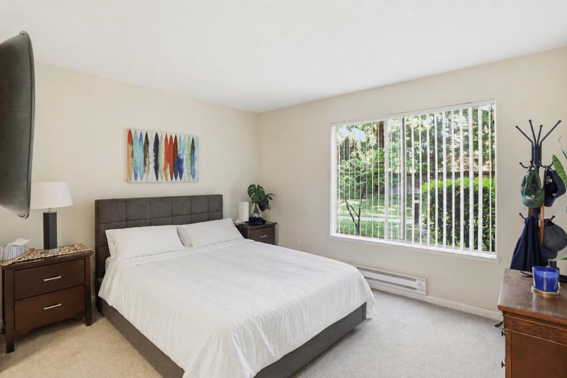 1211 Yarwood Court