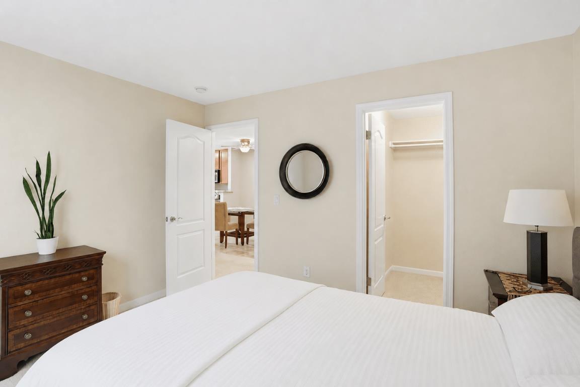 1211 Yarwood Court