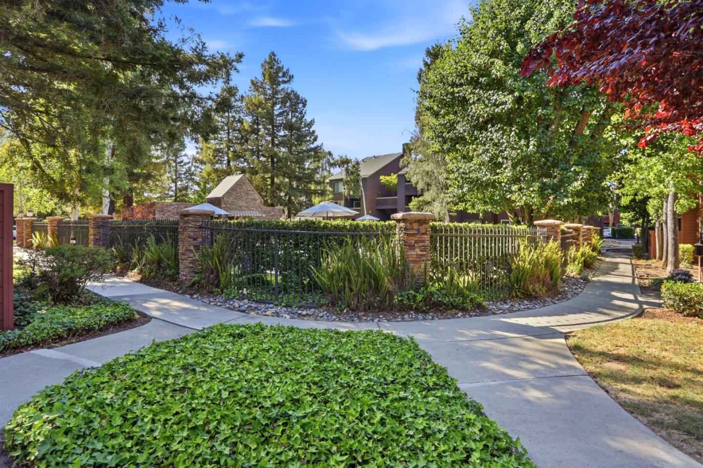 1211 Yarwood Court