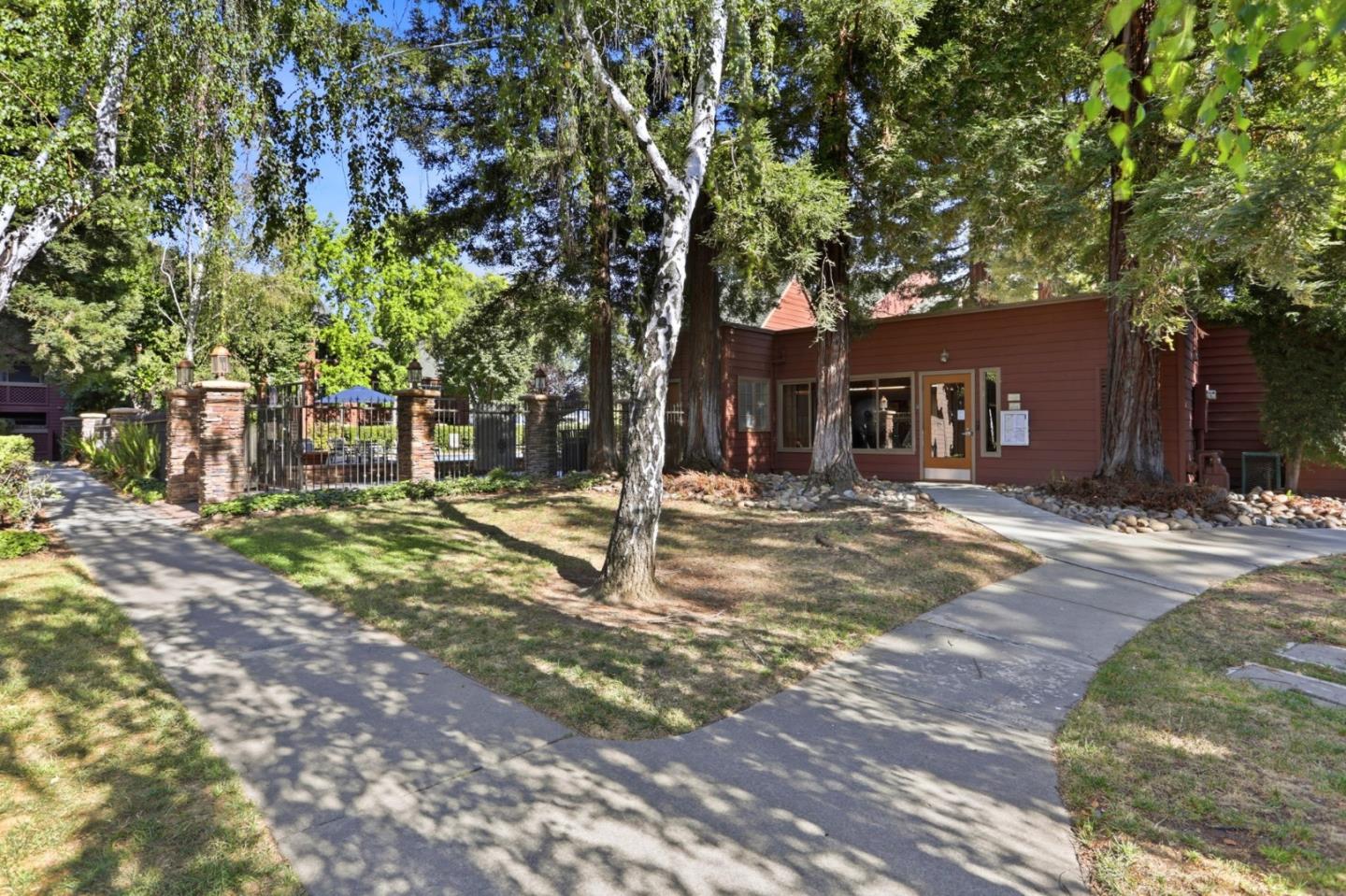 1211 Yarwood Court