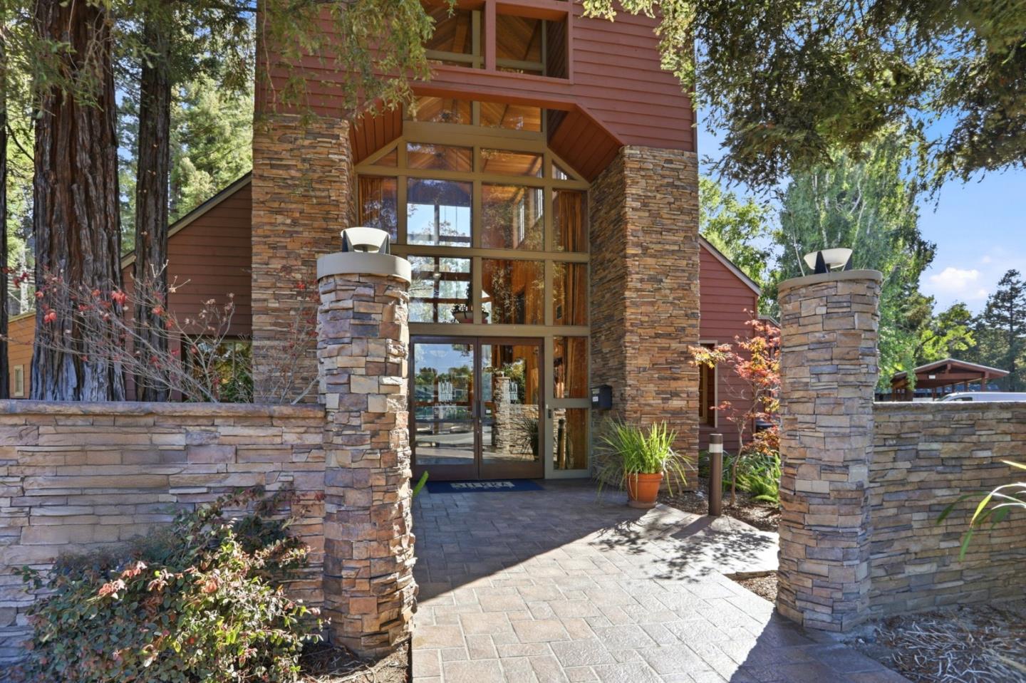 1211 Yarwood Court