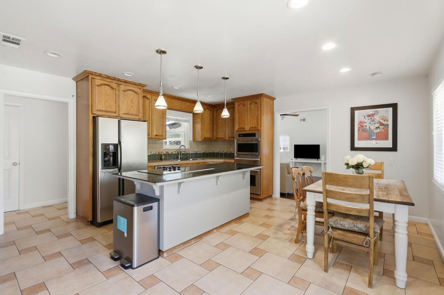 2586 Bobolink DR