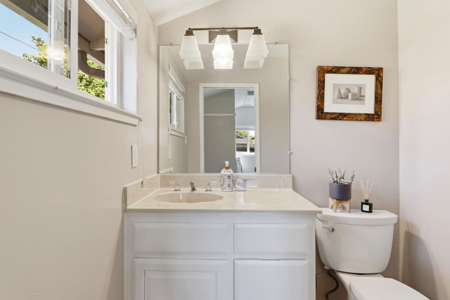 2586 Bobolink DR