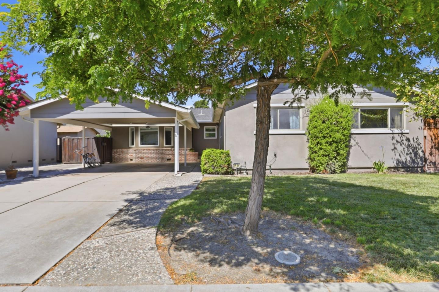 2586 Bobolink DR