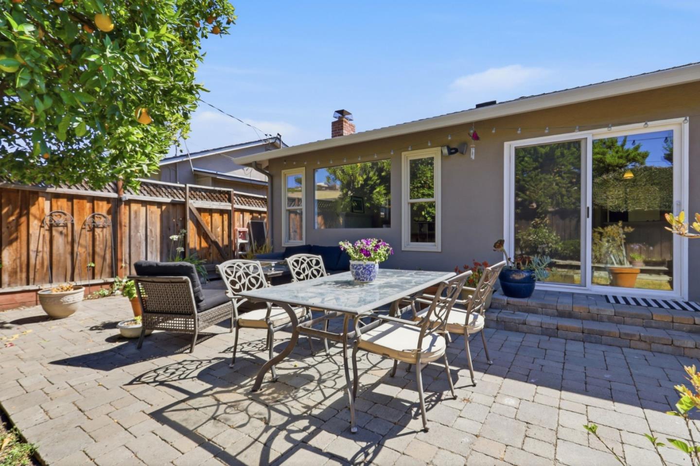 2586 Bobolink DR