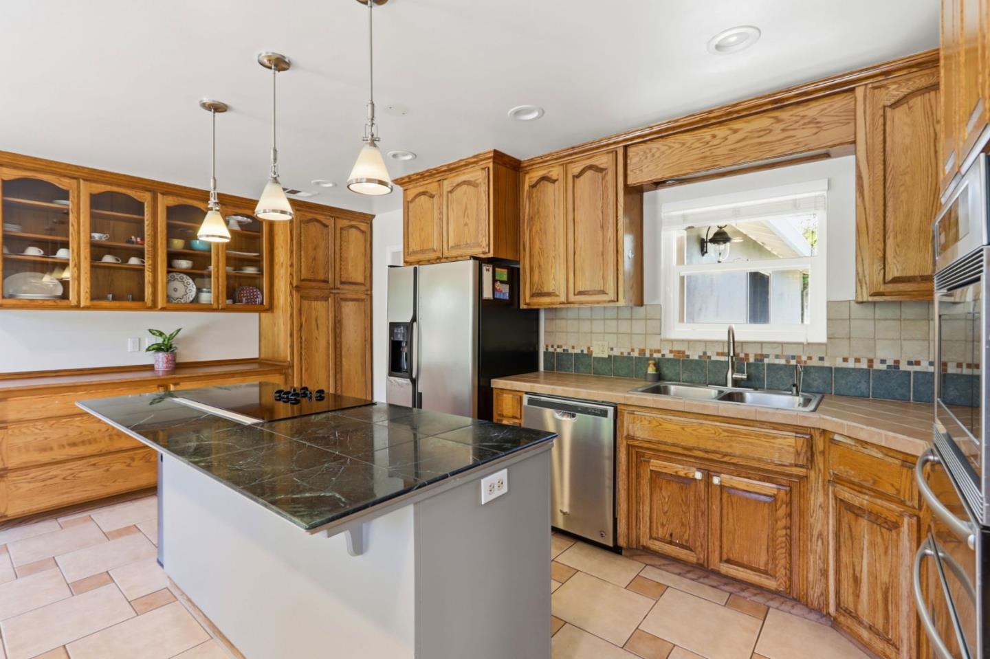2586 Bobolink DR