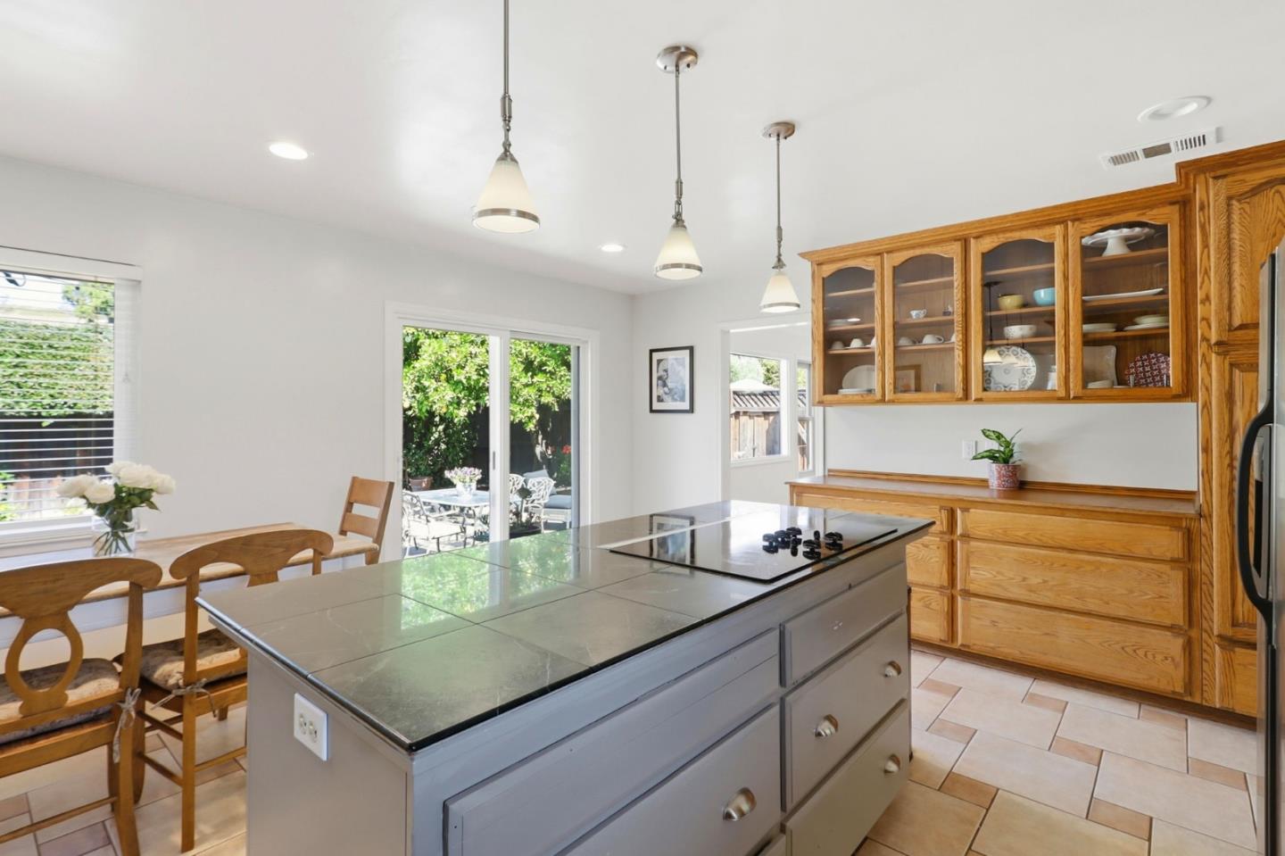 2586 Bobolink DR
