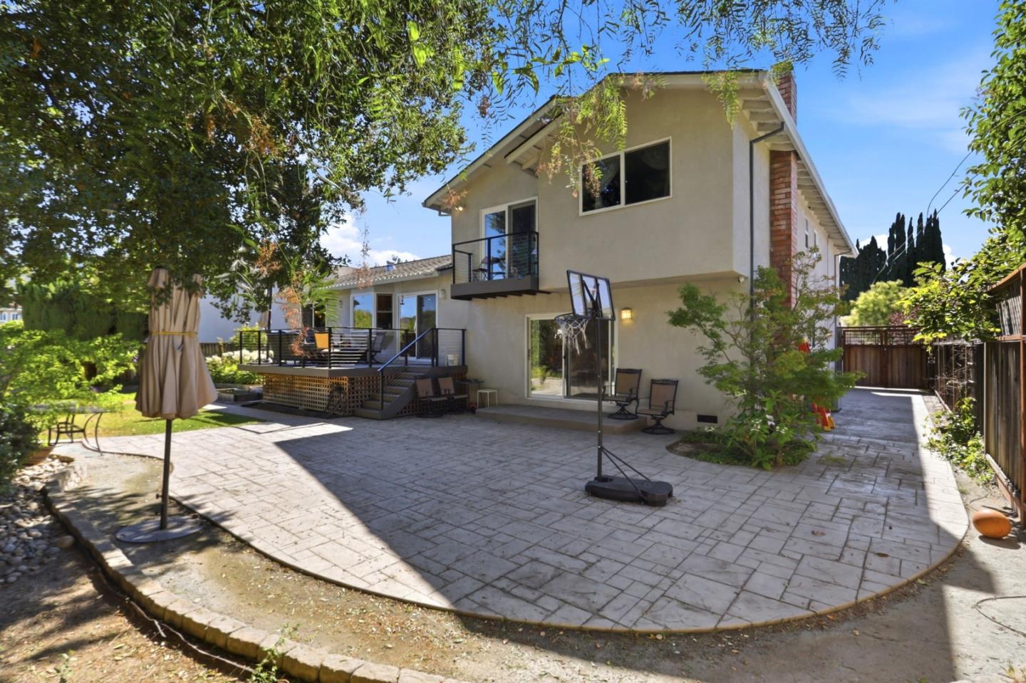 6124 Corte De La Reina