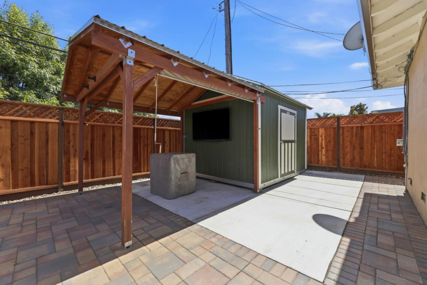1484 Bird AVE