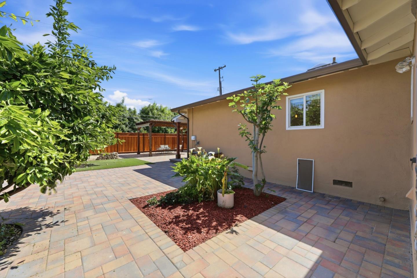 1484 Bird AVE