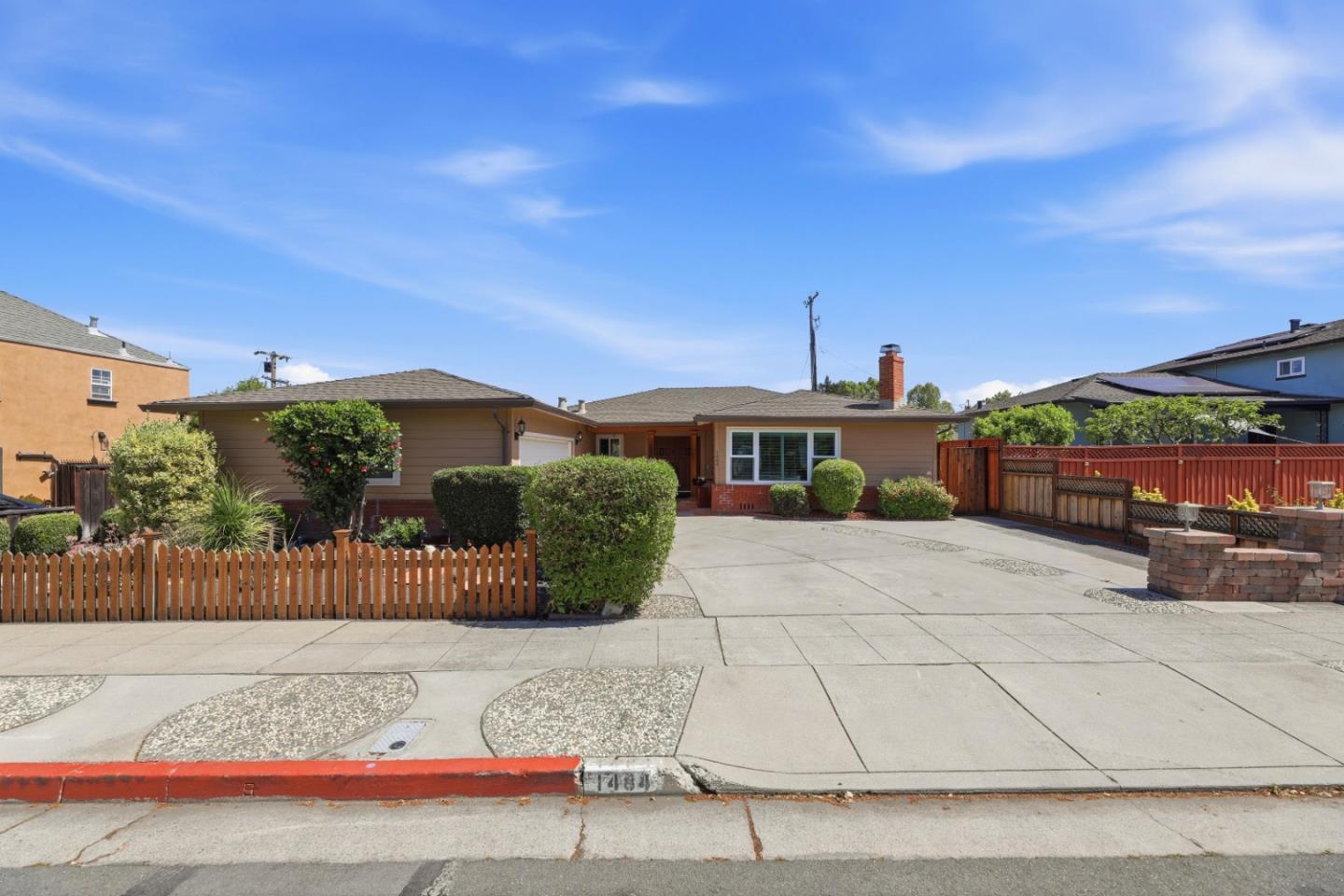1484 Bird AVE