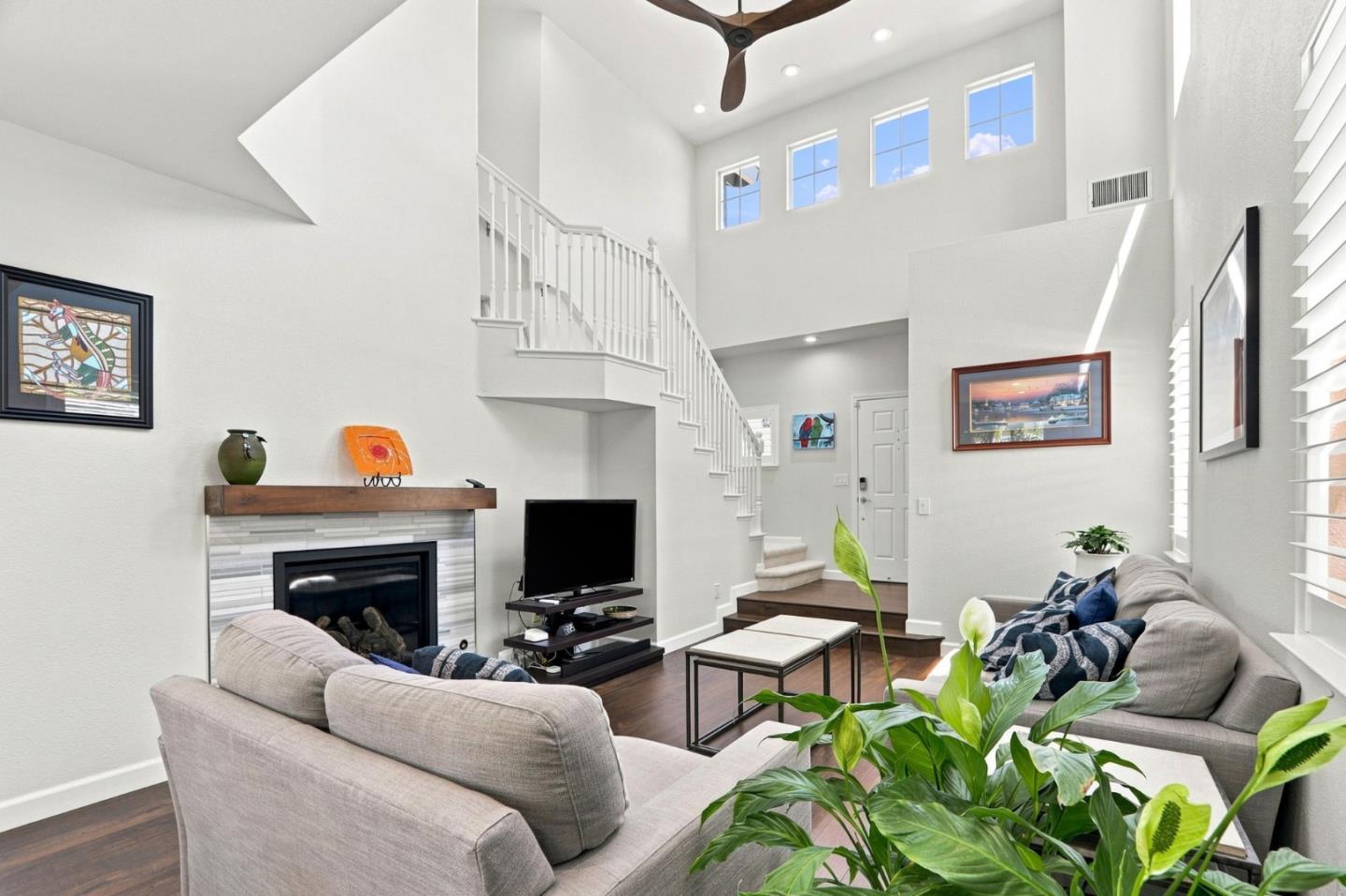 897 Windsor Hills CIR