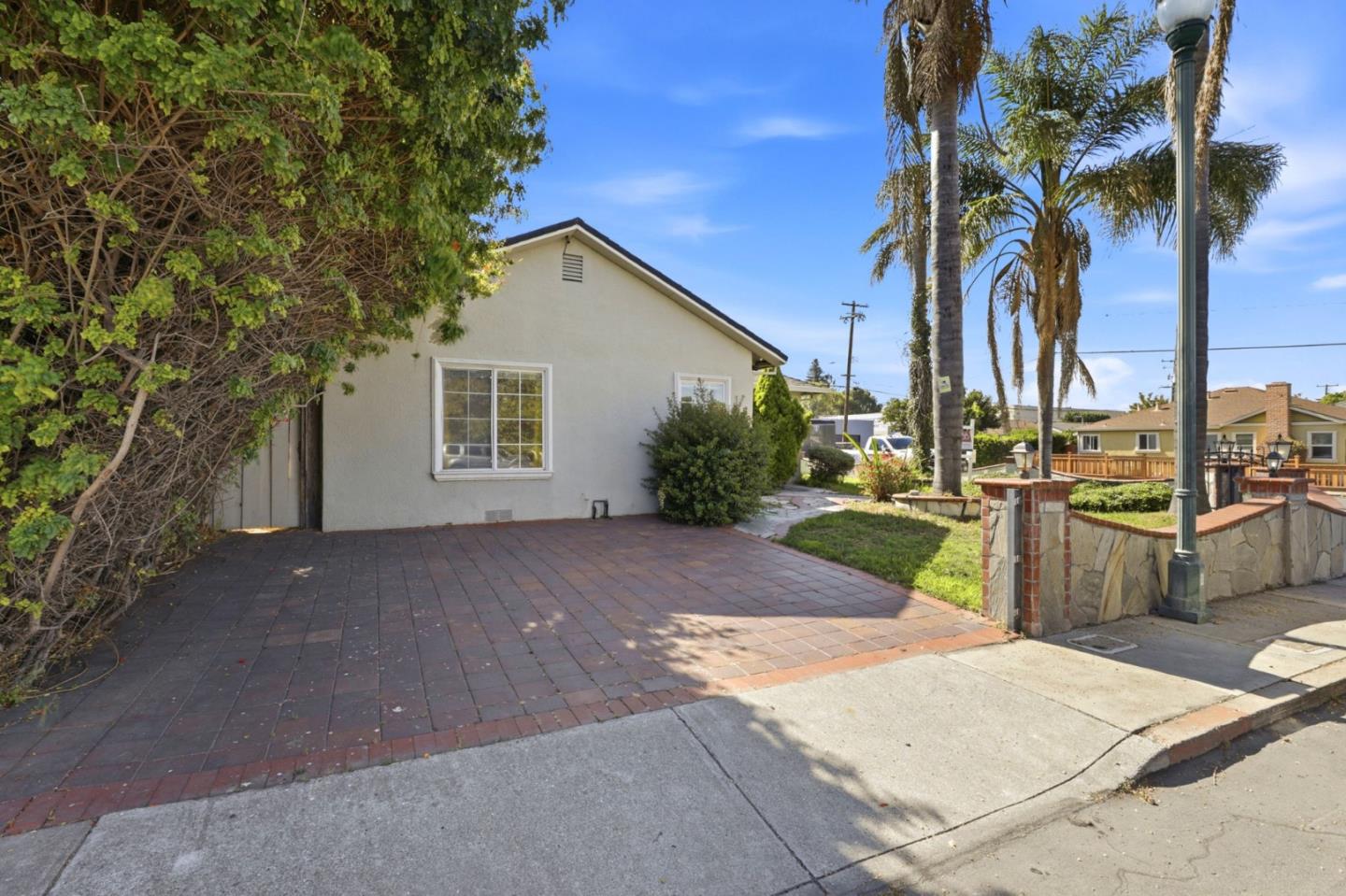 553 Laswell AVE