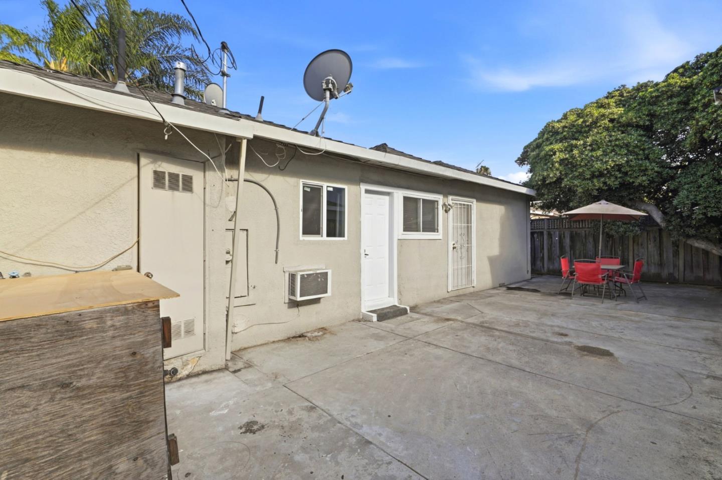 553 Laswell AVE