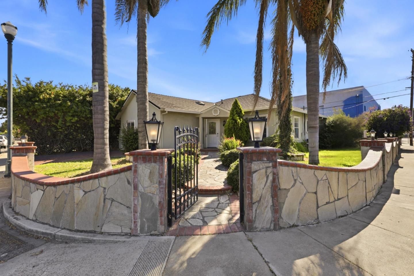 553 Laswell AVE