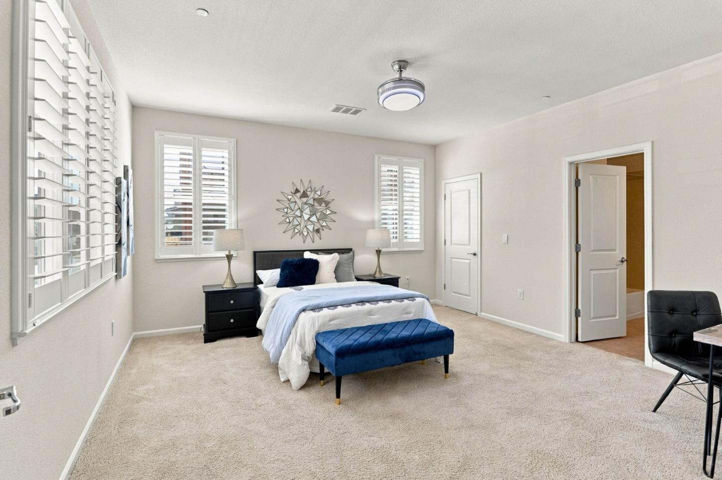 6094 Charlotte DR