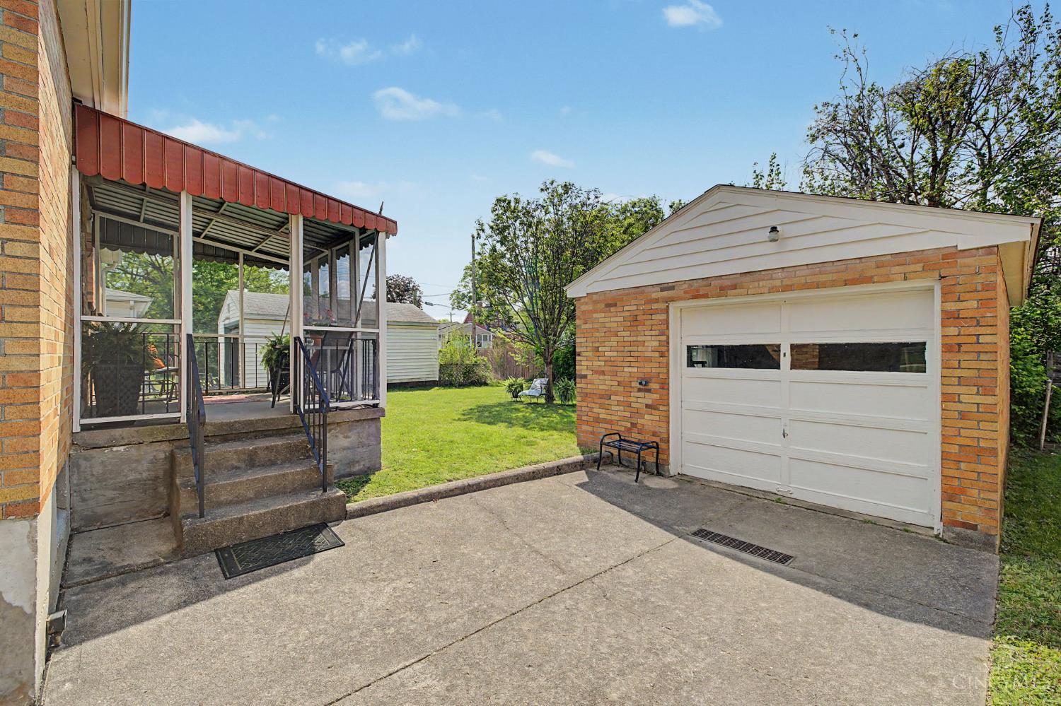 10 Forest Glen Drive