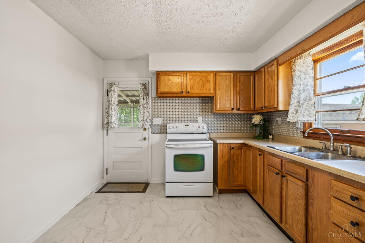 10 Forest Glen Drive