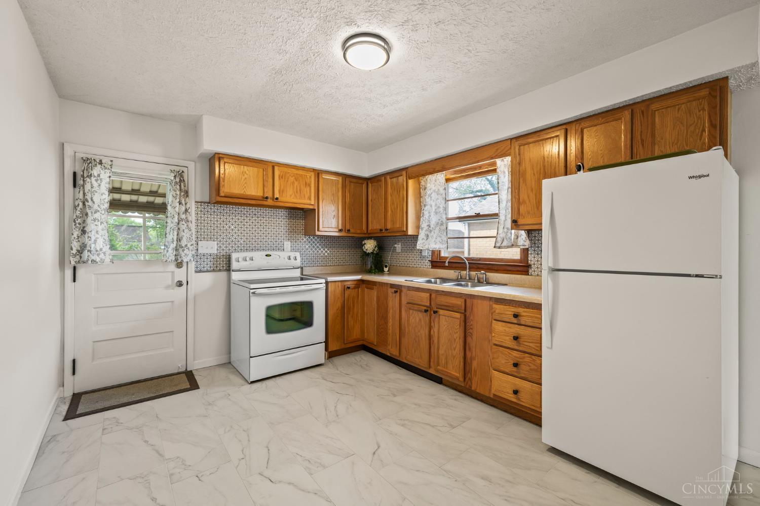 10 Forest Glen Drive