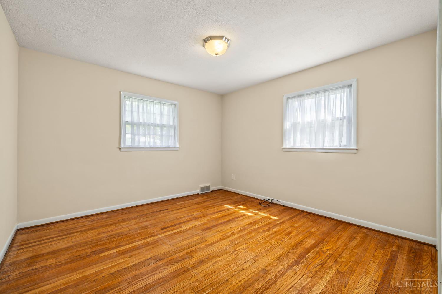 10 Forest Glen Drive