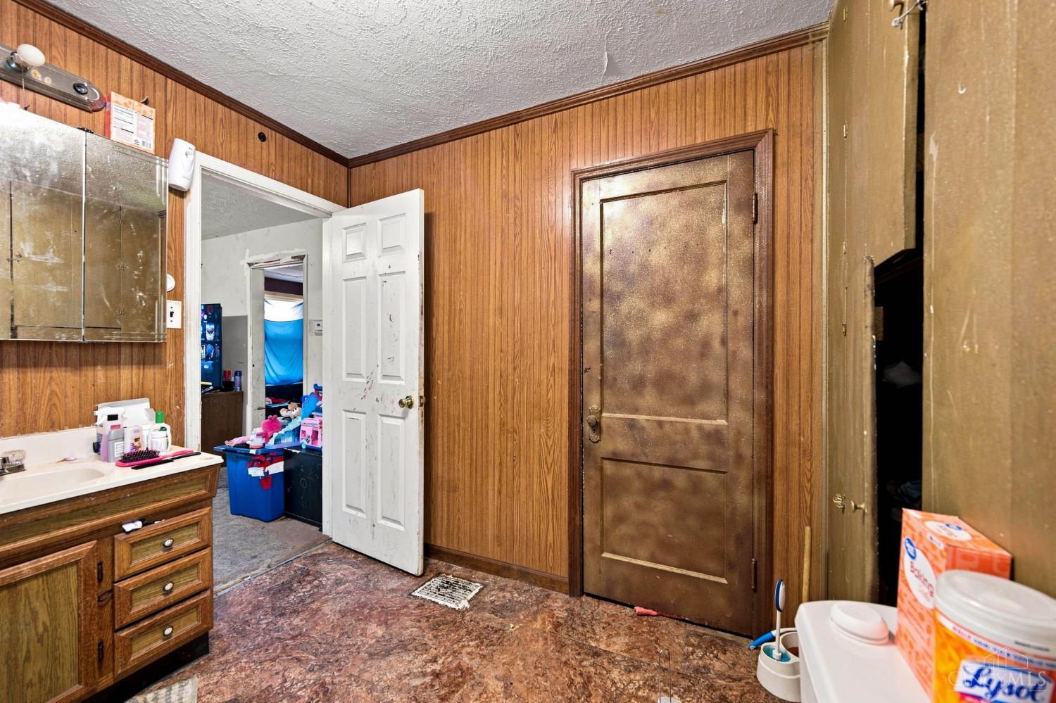 2125 Winona Drive