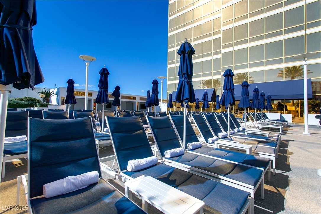 2000 North Fashion Show Drive 3808