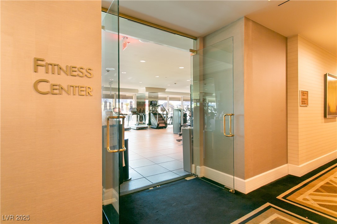 2000 North Fashion Show Drive 3808