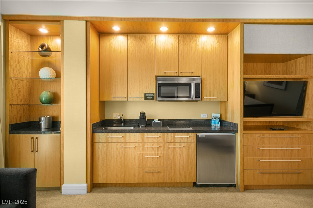 2000 North Fashion Show Drive 3808