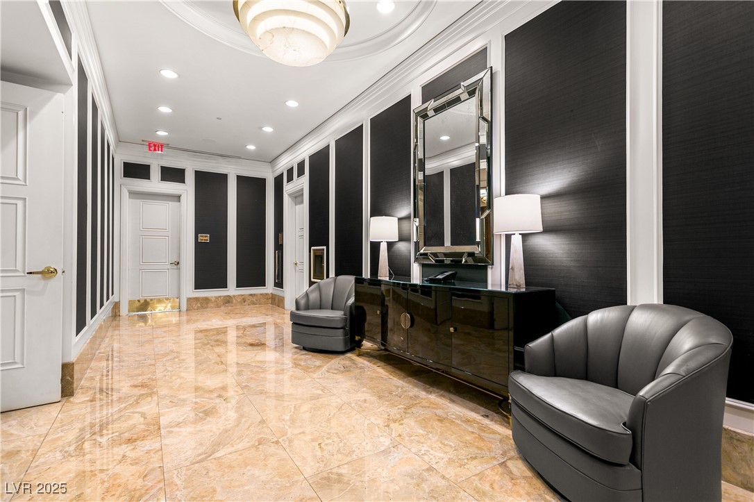 2000 North Fashion Show Drive 3808