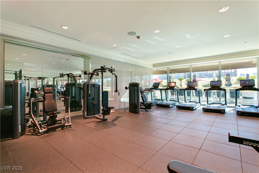 2000 North Fashion Show Drive 3808