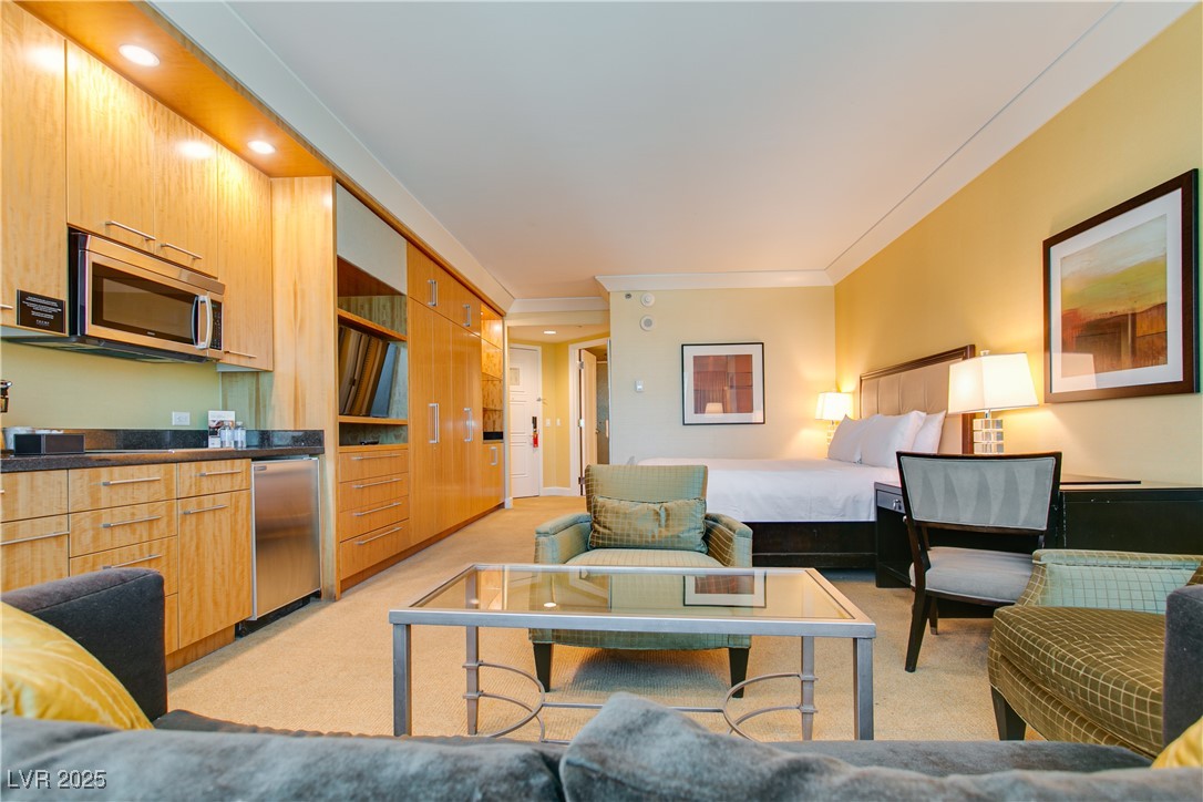 2000 North Fashion Show Drive 3808