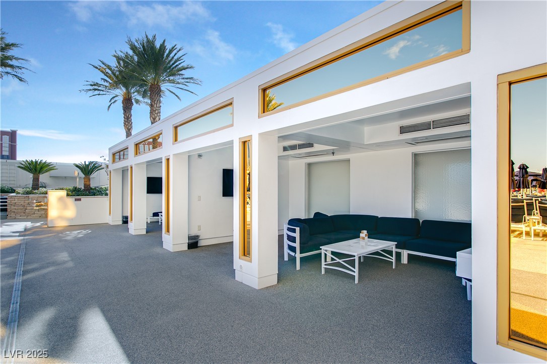 2000 North Fashion Show Drive 3808