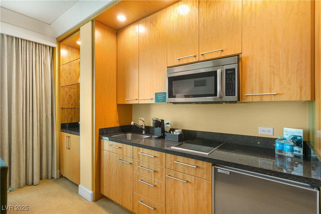 2000 North Fashion Show Drive 3808