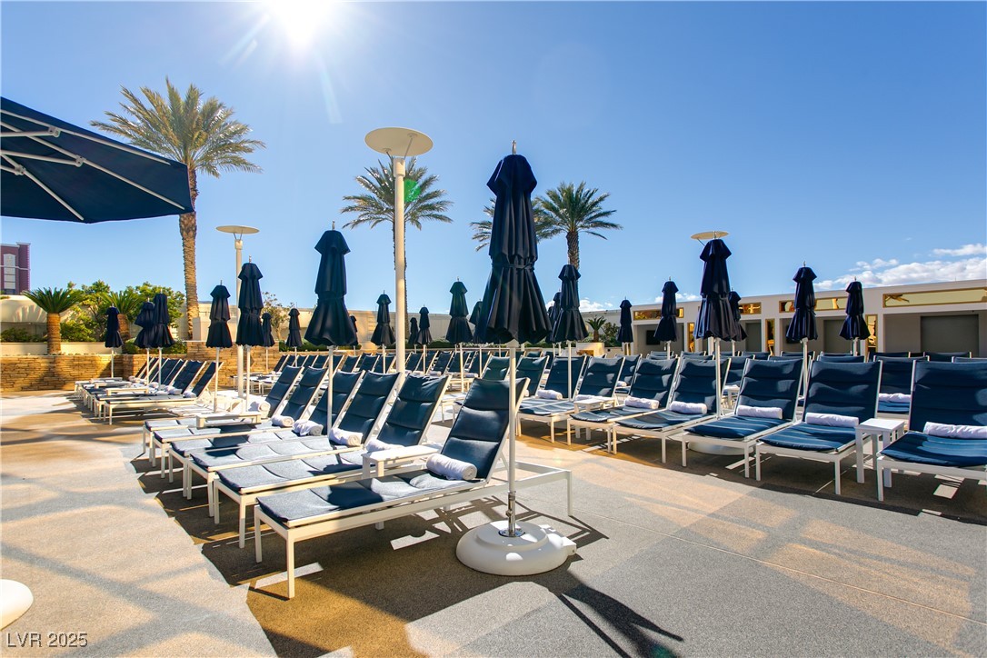 2000 North Fashion Show Drive 3808