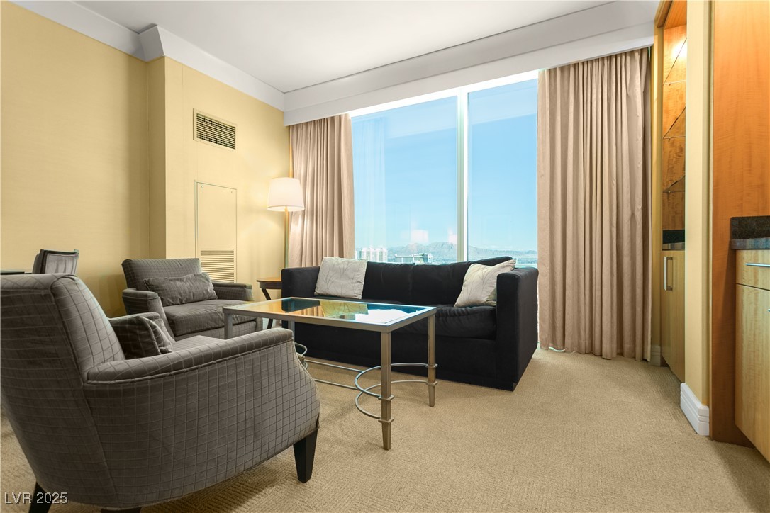 2000 North Fashion Show Drive 3808