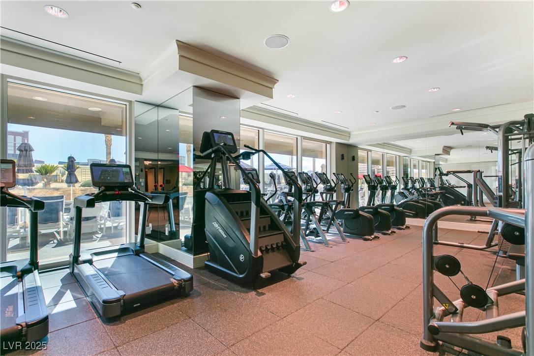 2000 North Fashion Show Drive 3808