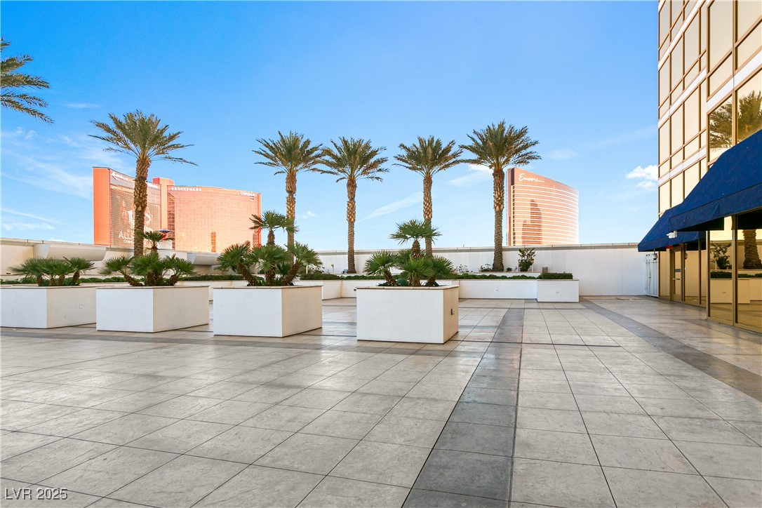 2000 North Fashion Show Drive 3808