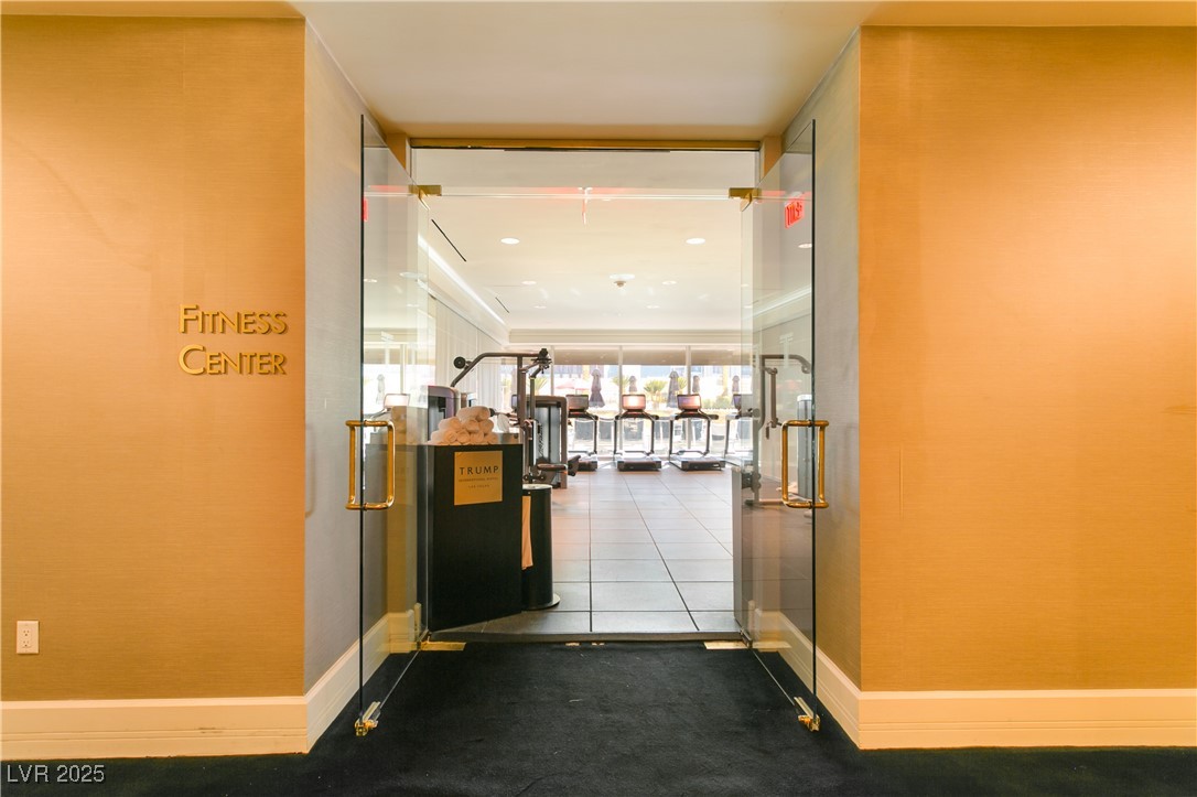 2000 North Fashion Show Drive 3808