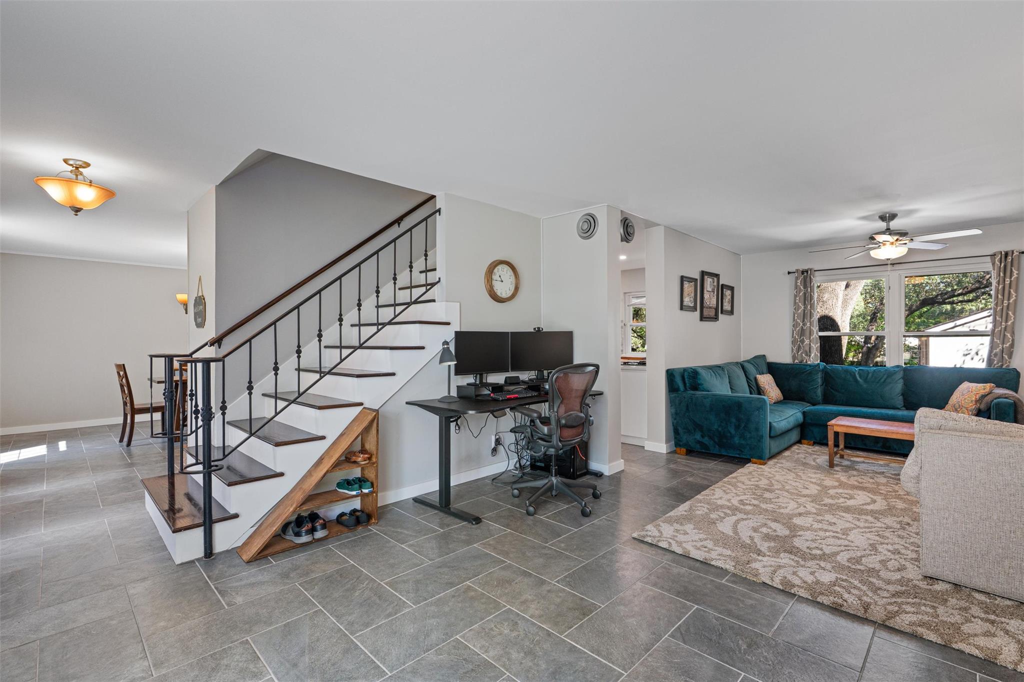 8300 Grayledge DR