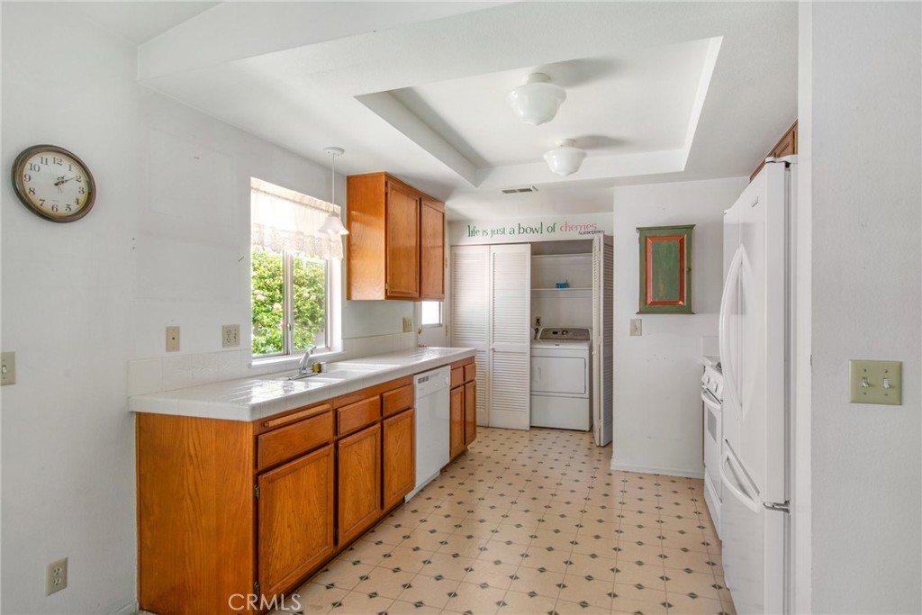 1050 Windmill Lane
