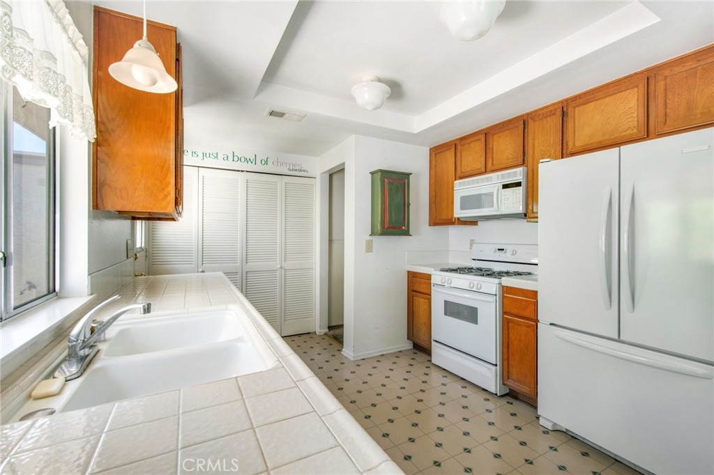 1050 Windmill Lane