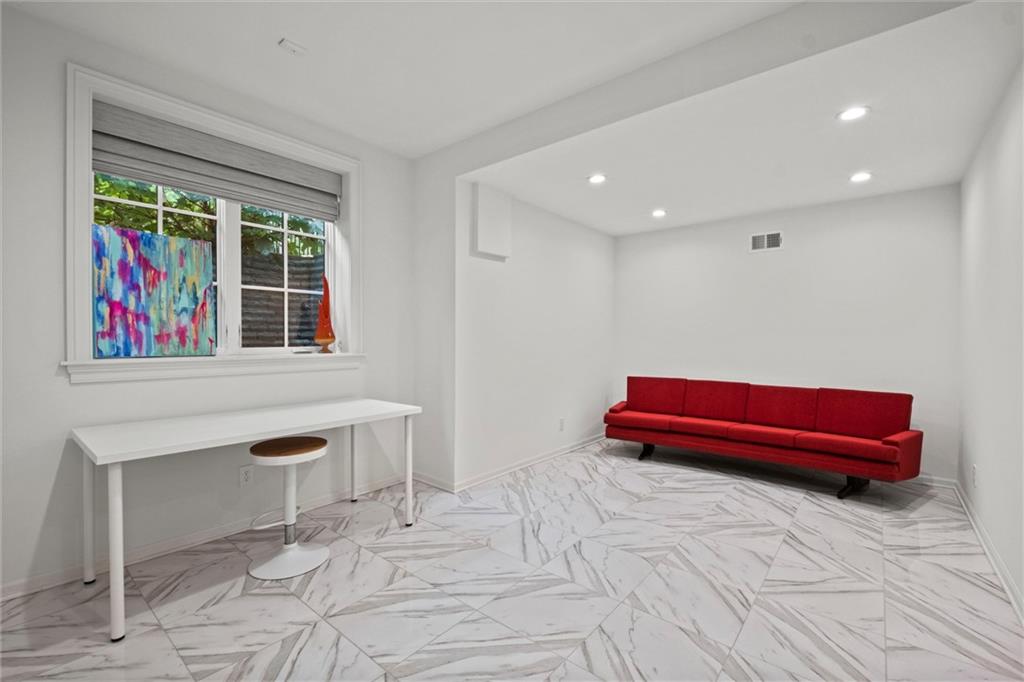 8605 Reinhardt Lane