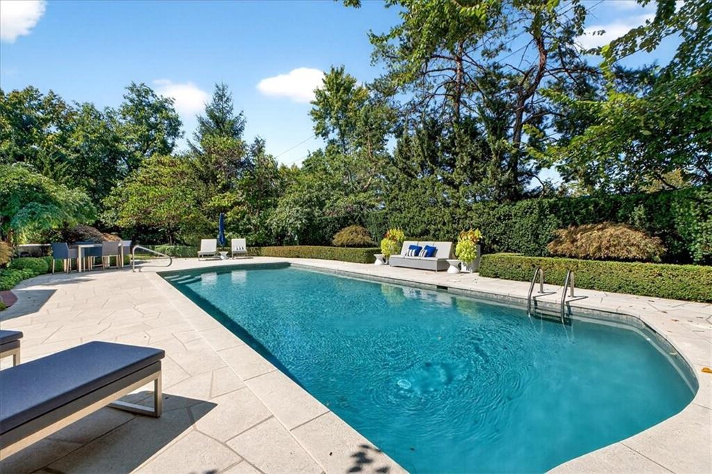 1236 W 57th Street